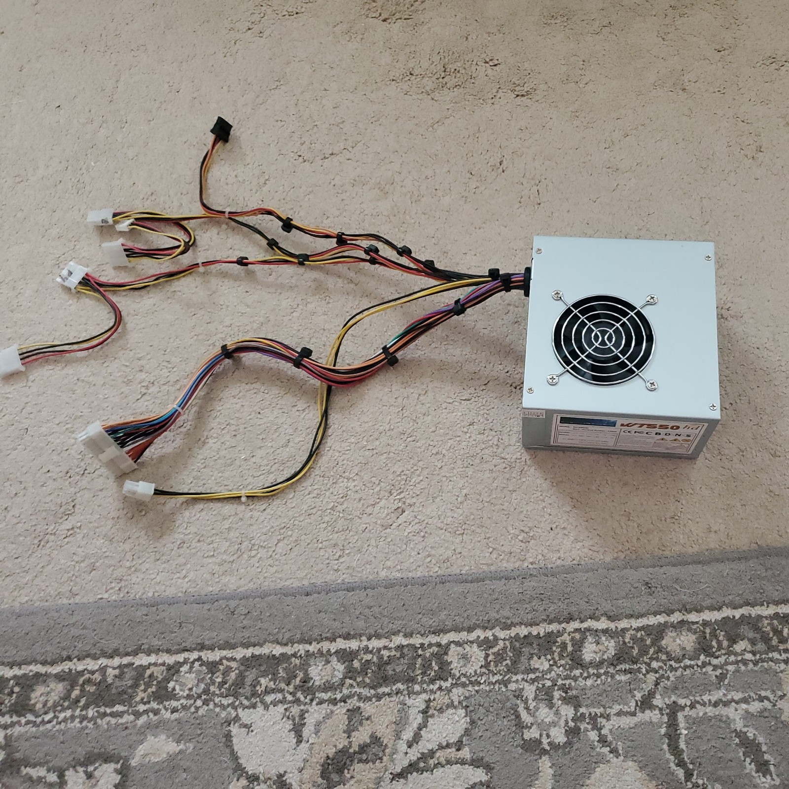 WT550HD ATX Power Supply 550W 24+4 Pin, 4-Molex, 1-FDD, 1-SATA