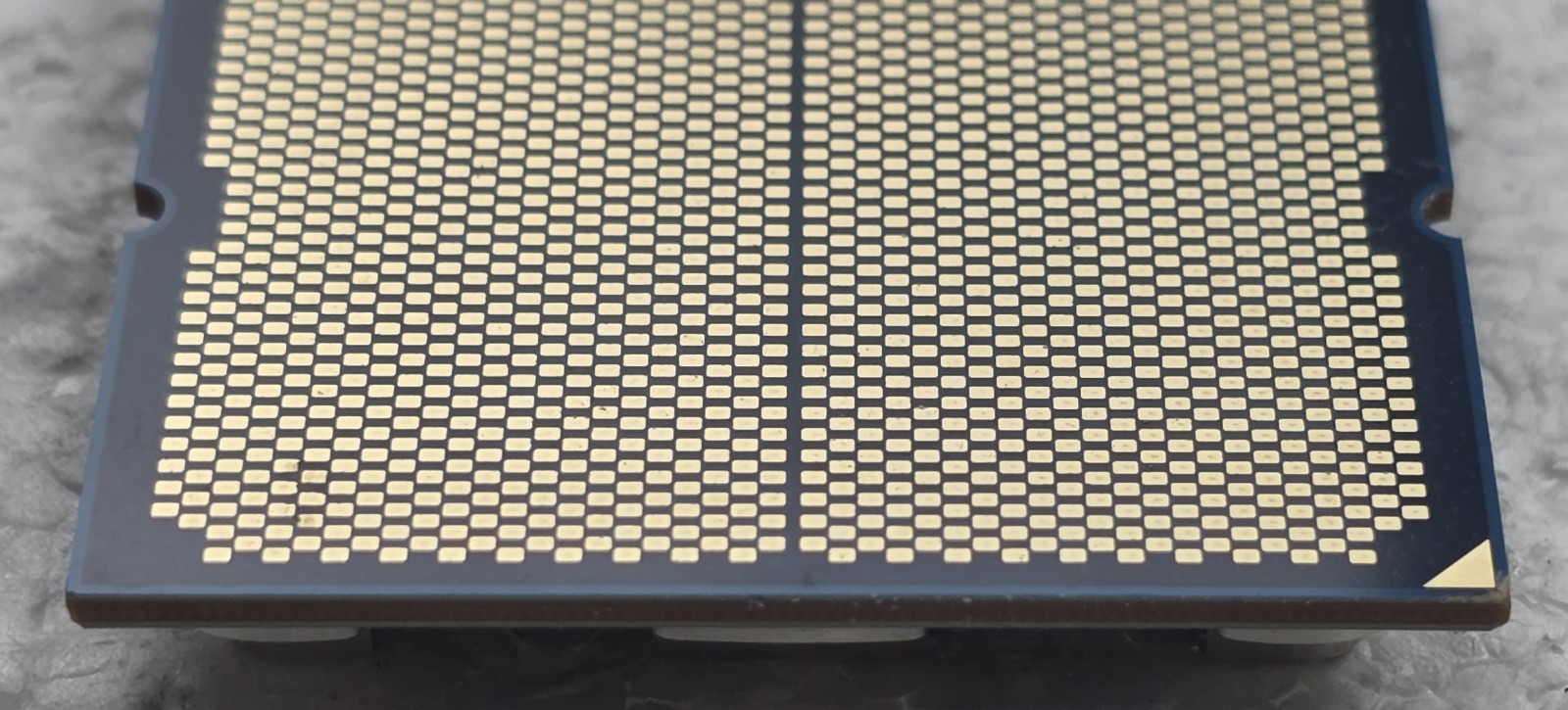 DAMAGED AMD Ryzen 7 9800X3D AM5 8-Core/16-Thread 4.7/5.2 GHz Boost Desktop CPU