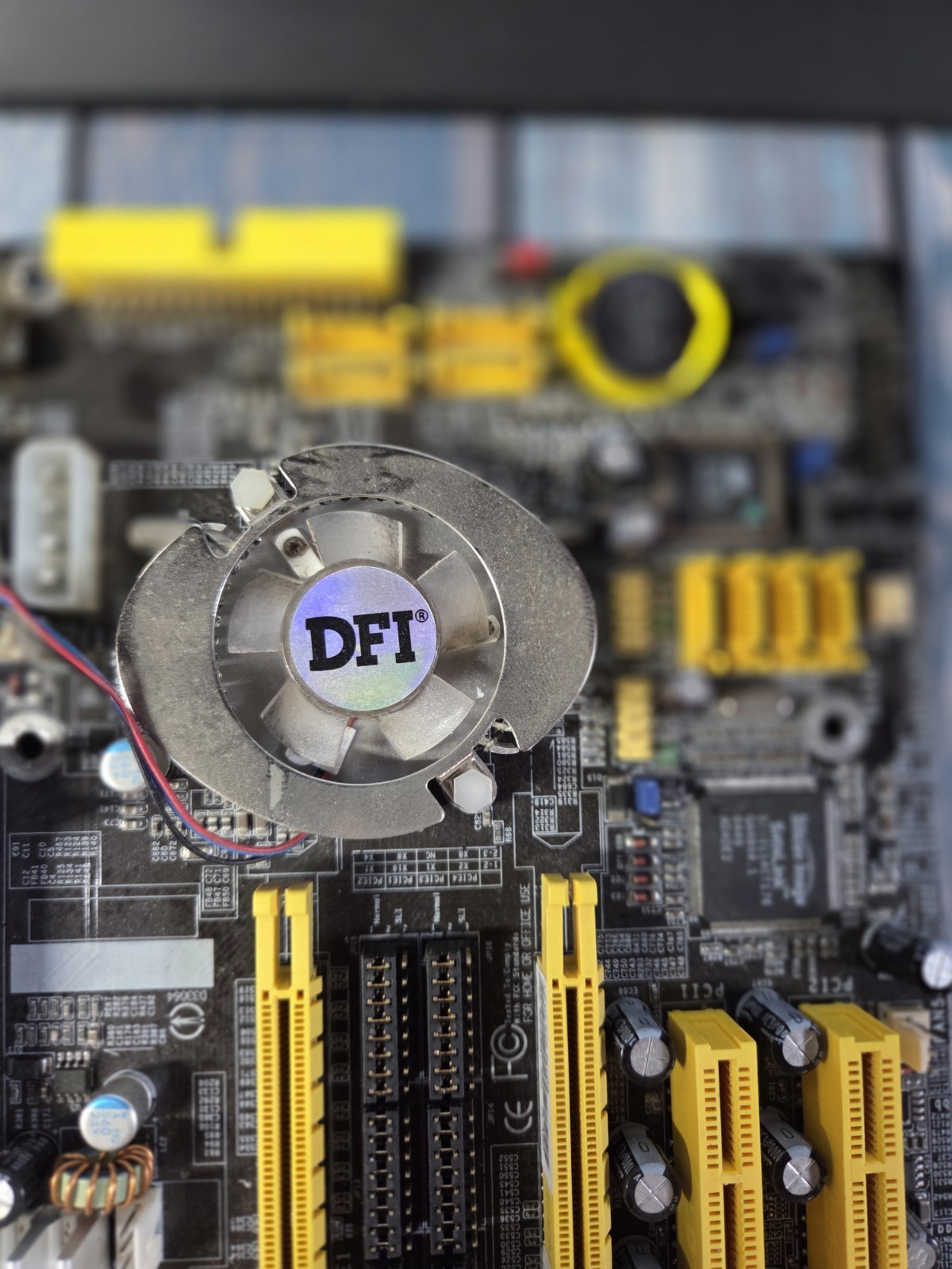 DFI Lanparty NF4 SLI-D Full ATX Socket 939 Tested & Working