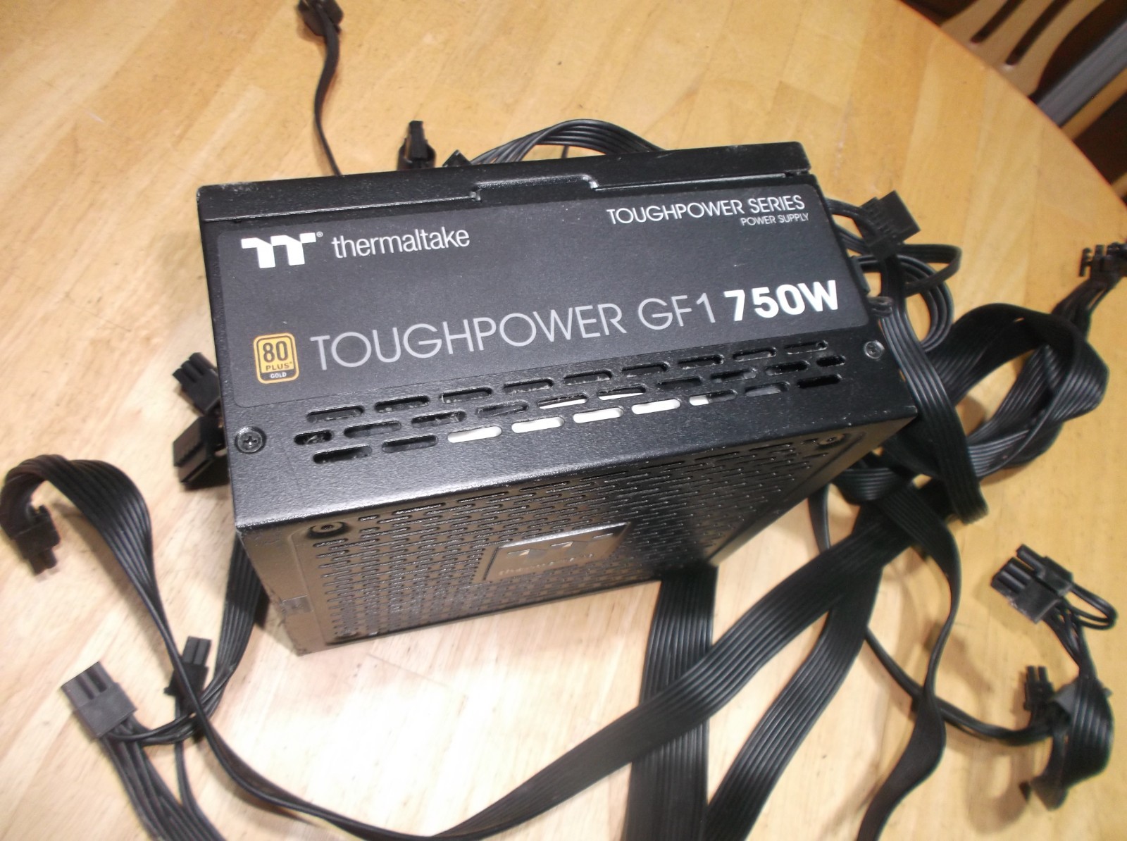 Thermaltake Toughpower GF1 750W Fully Modular Power Supply & LIGHT DISPLAY FANS