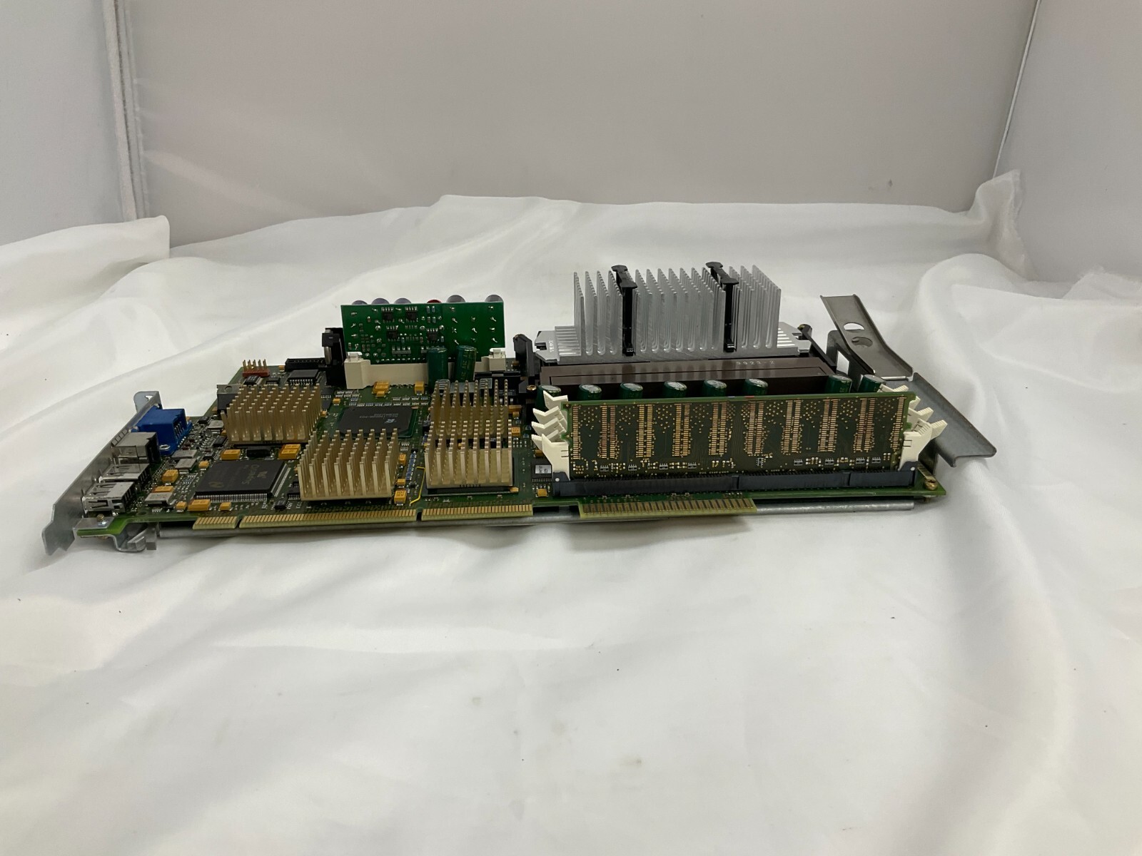 IBM 04N7104 9406 FC# 2890 700MHz PCI Integrated Netfinity Server (2890-001)
