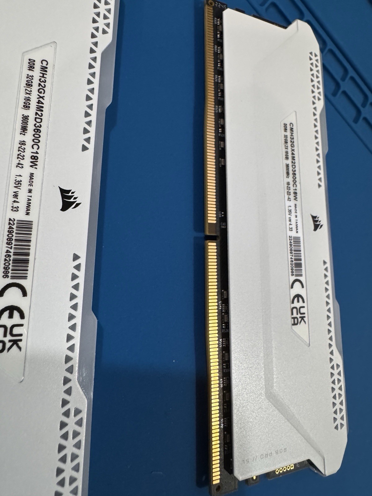 🐶Corsair Vengeance RGB Pro 32GB DDR4 3600MHz Memory White
