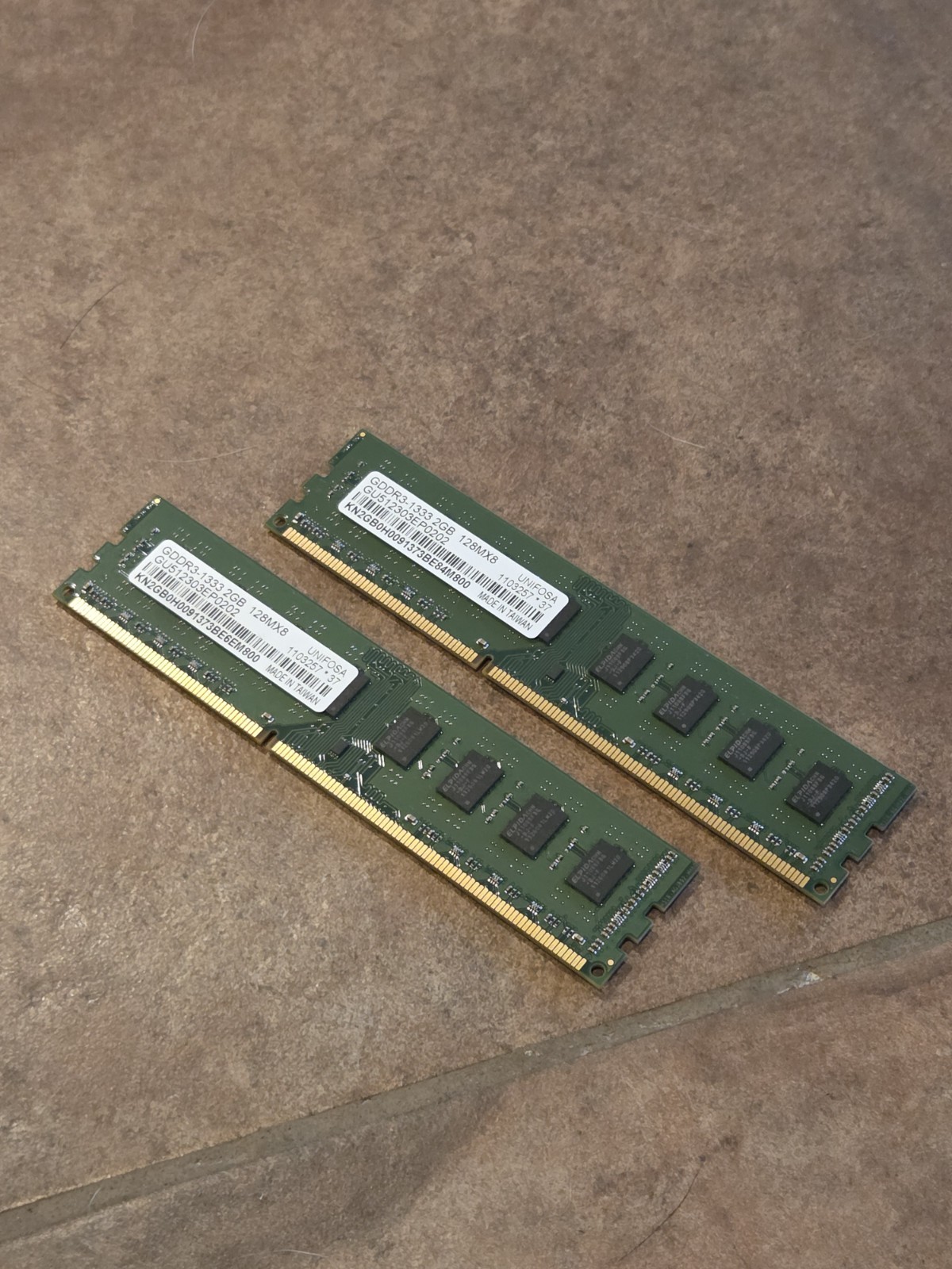 (4GB-2GB X 2) Unifosa PC RAM Memory GU512303EP0202, GDDR3-1333 2GB 128MX8