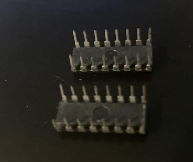 Many Used Vintage Computer Chips – some corrosion -untested