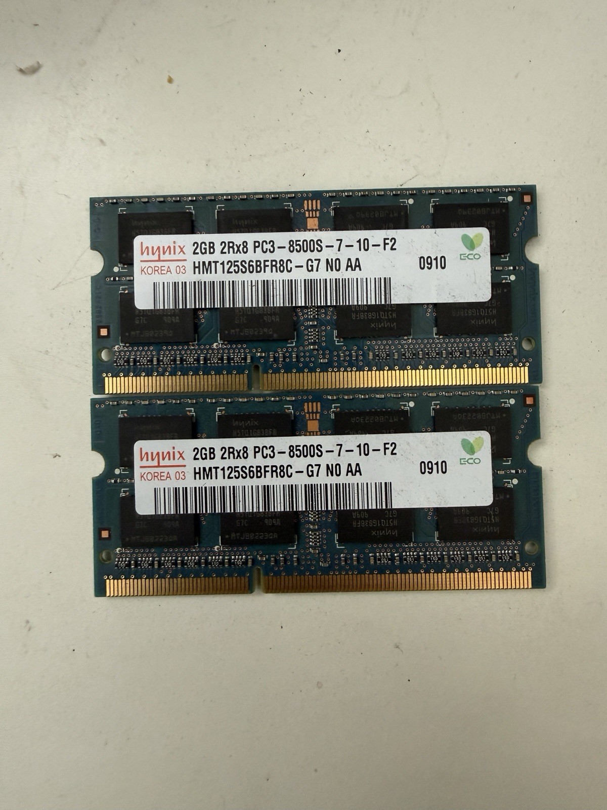 Lot of 2 Hynix 2GB DDR3 PC3-8500S 1066MHz Laptop RAM SO-DIMM HMT125S6BFR8C-G7