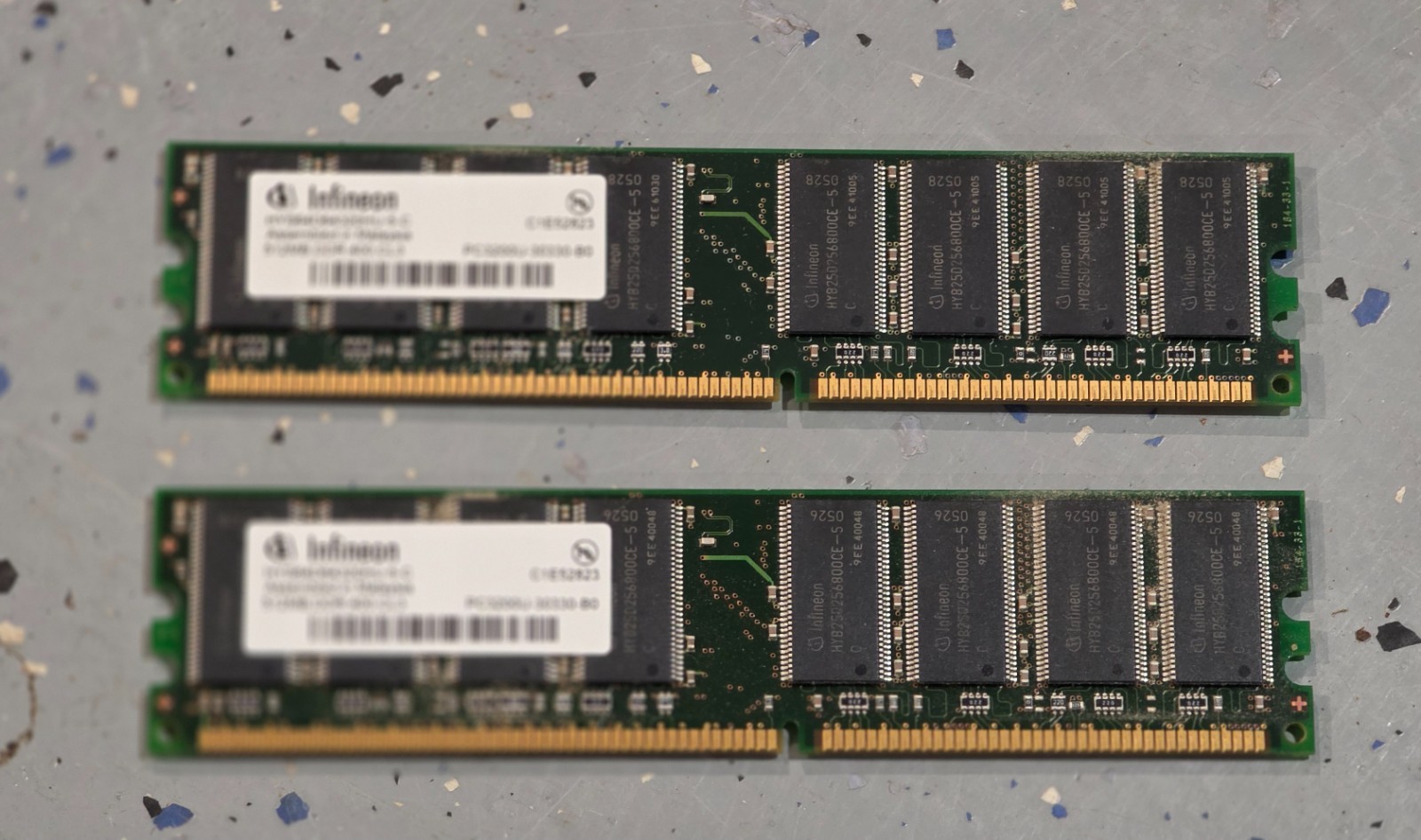 Set of 2 Infineon HYS64D64320HU-5-C DDR-400 CL3 PC-3200U – 512MB – (1 GB Total)