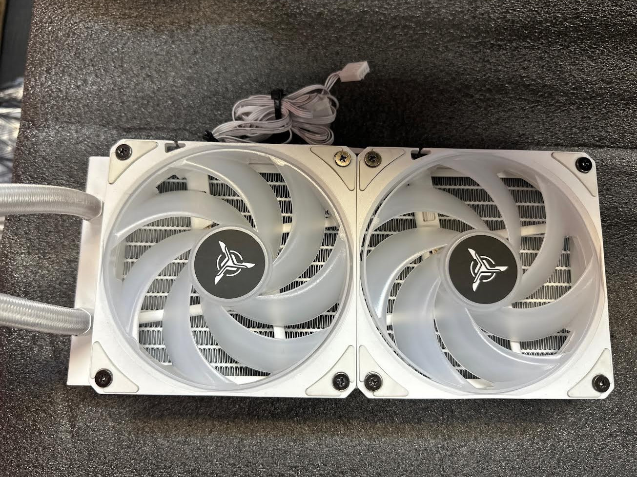 Levelplay LC M1-240 AIO Liquid cooler its a Skytech Edition white (USED)