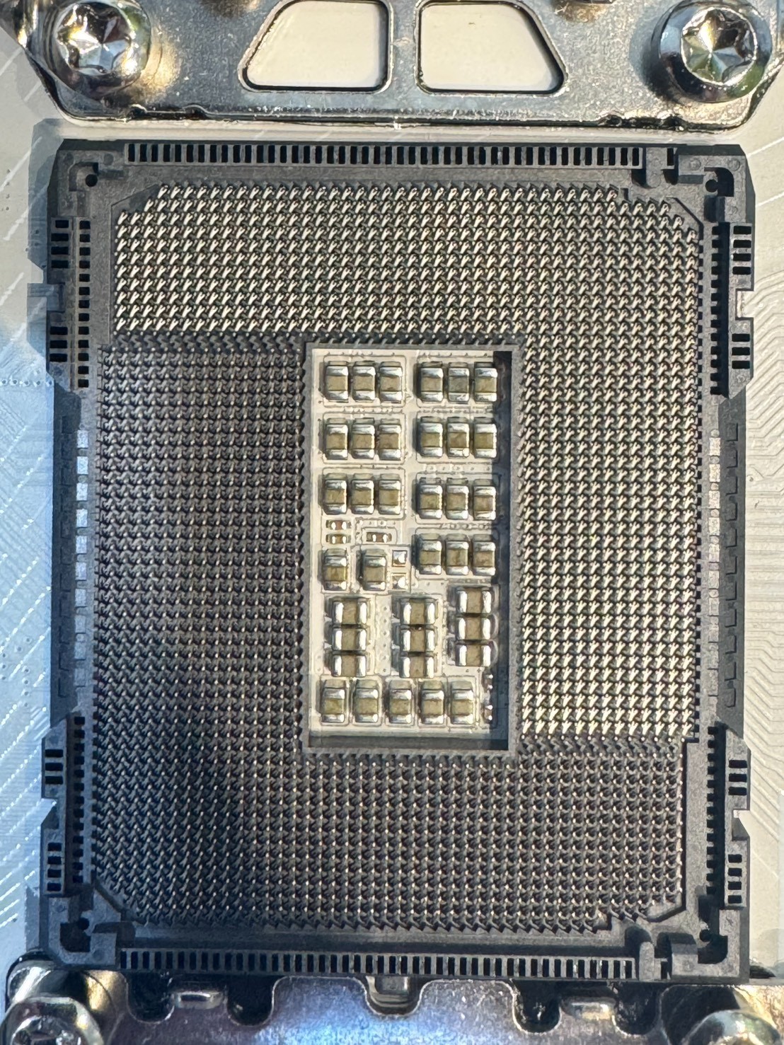 GIGABYTE B860 AORUS ELITE WIFI7 ICE Intel Core Ultra (Series 2) LGA 1851 ATX