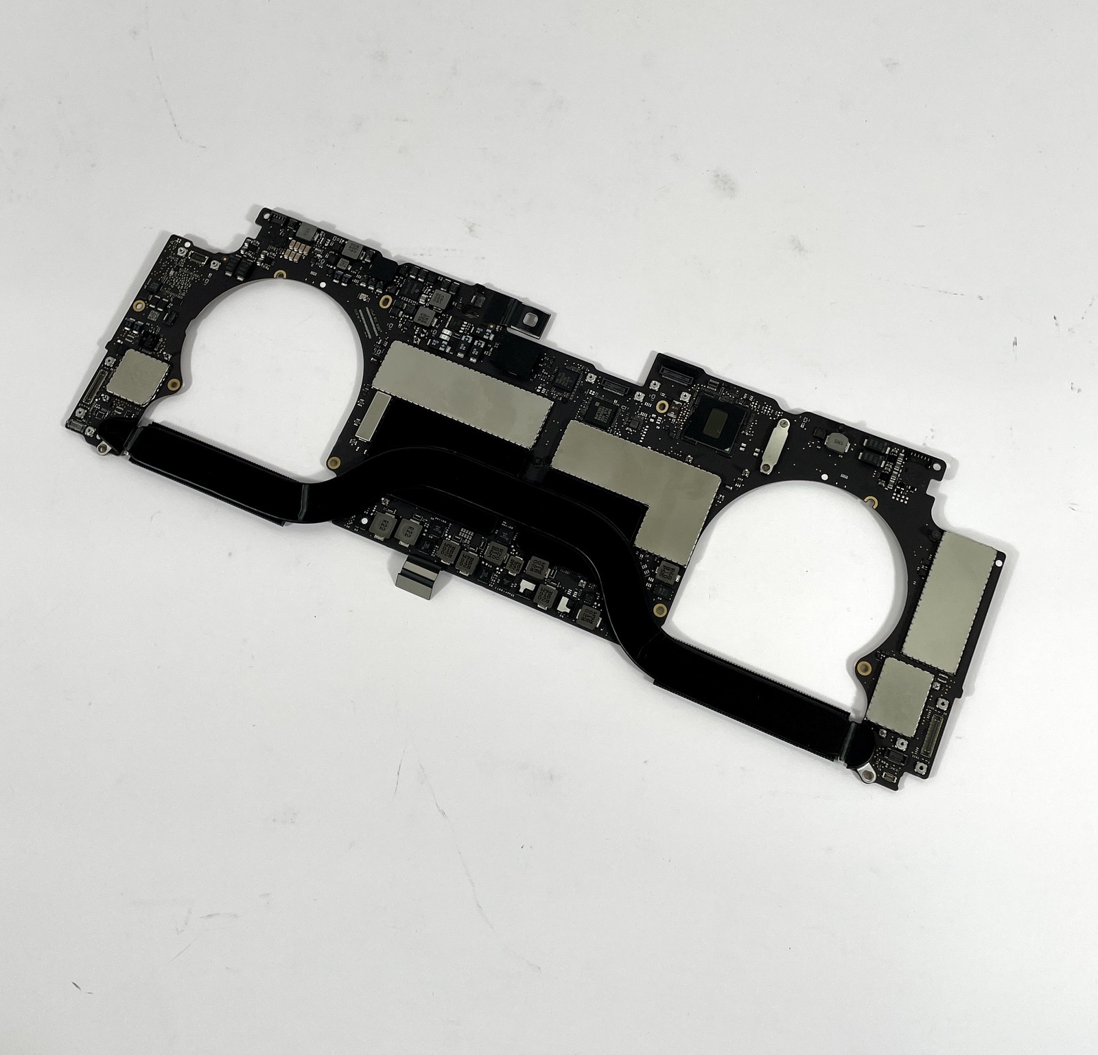 Apple MacBook Pro A1707 Logic Board i7-7700HQ 500GB Radeon Pro 560 820-00928-A