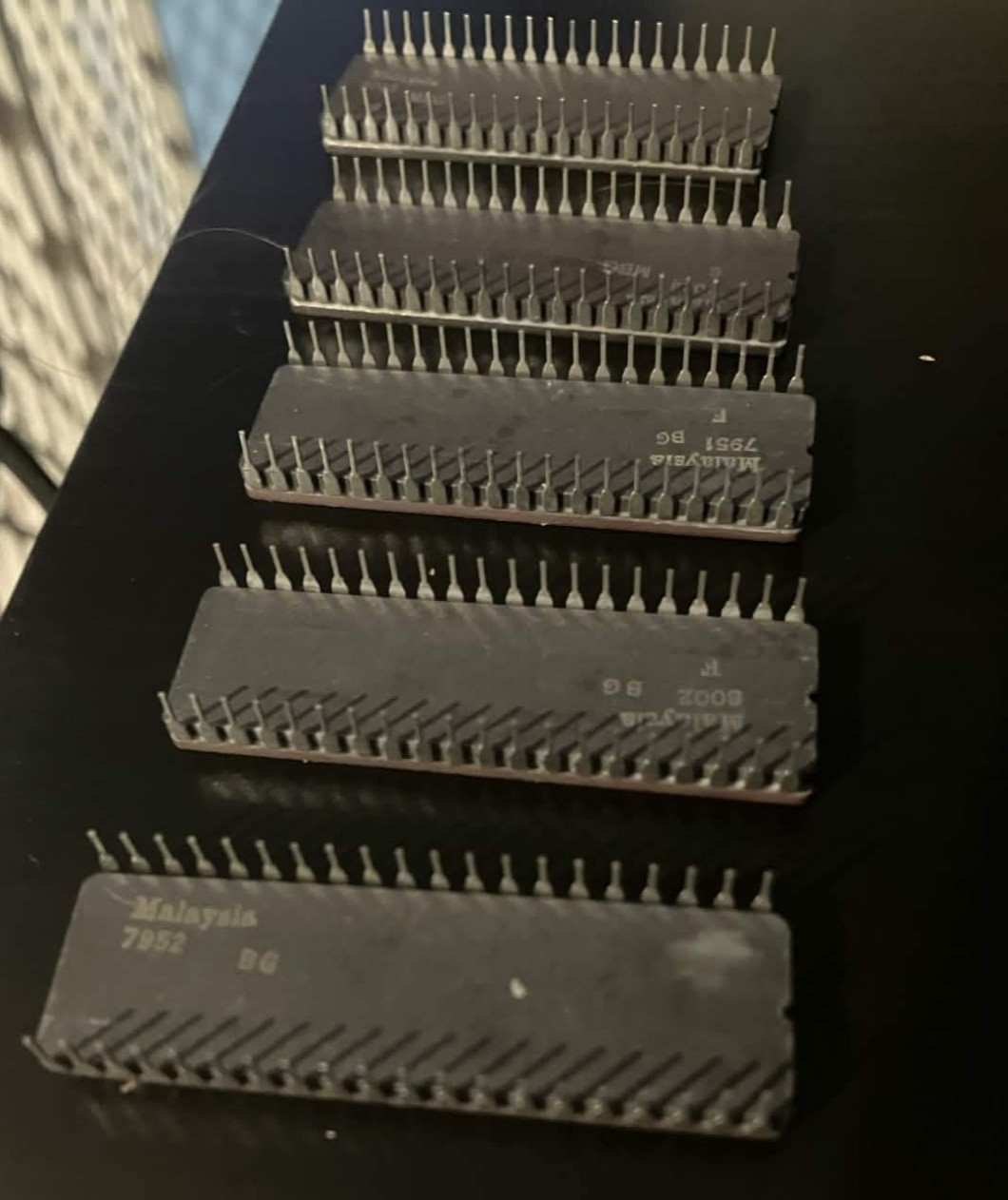 Many Used Vintage Computer Chips – some corrosion -untested