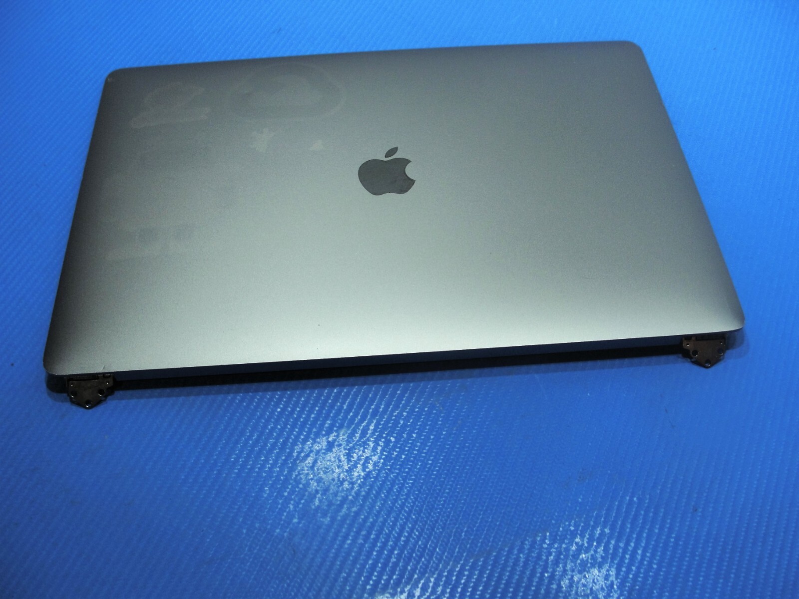 MacBook Pro A1990 15″ Mid 2018 MR932LL LCD Screen Assembly Gray 661-10355