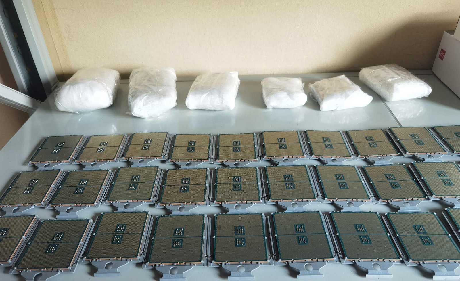 AMD EPYC Milan 7T83 64 core 2.45Ghz CPU processor (unlocked) AMD EPYC 7763