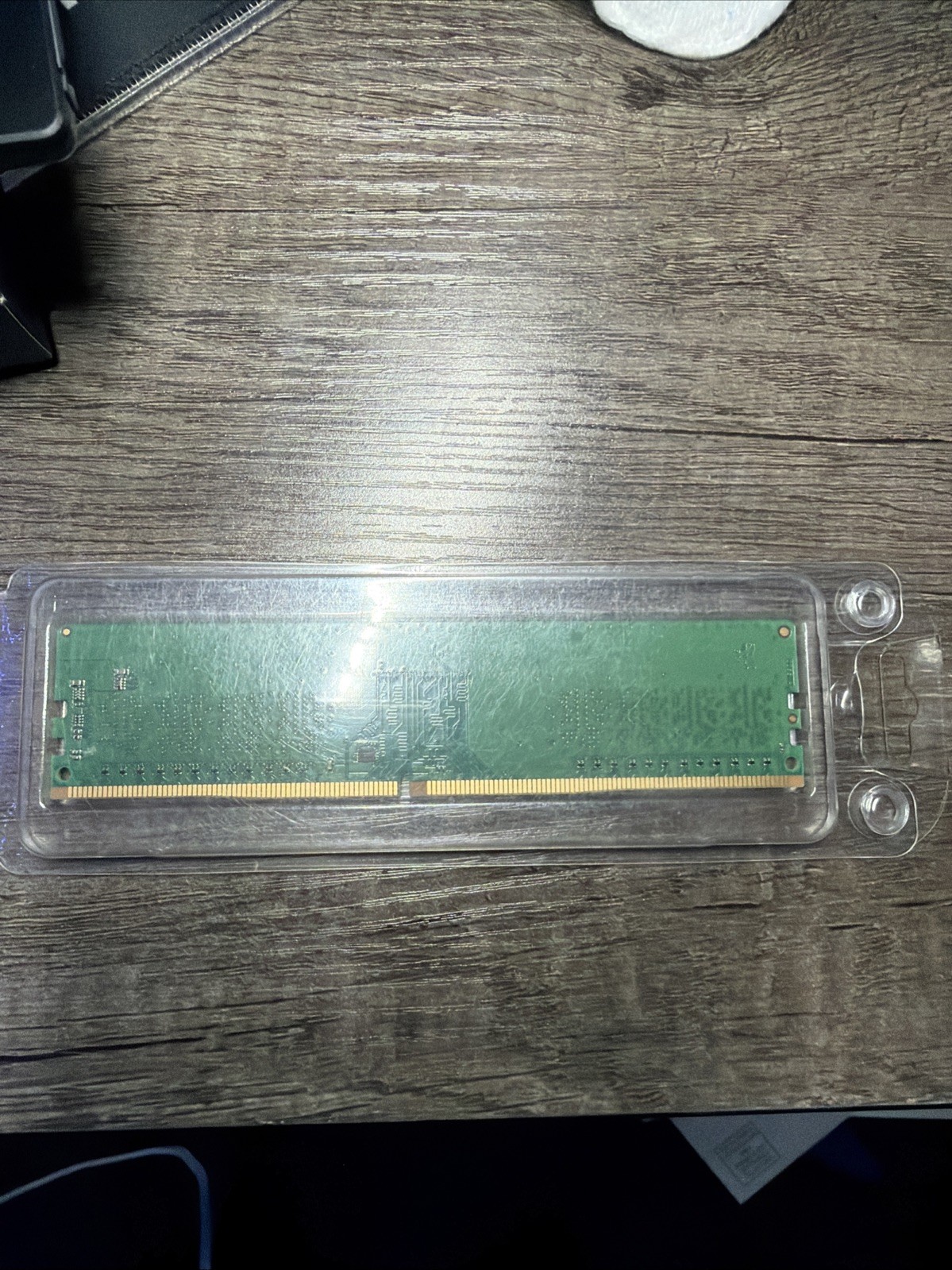 Crucial CT8G4DFS8266 8GB DDR4-2666 DIMM CL19 Single Memory Module. – Unopened