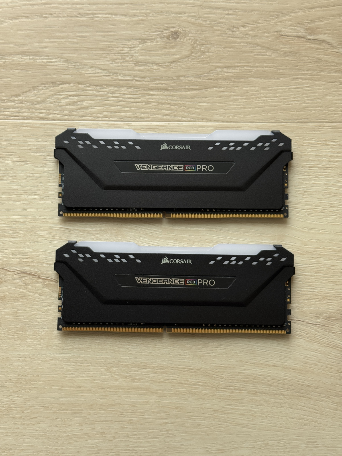 Corsair CMW16GX4M2C3200C16 3200 MHz RGB 16GB DDR4 SDRAM – Black