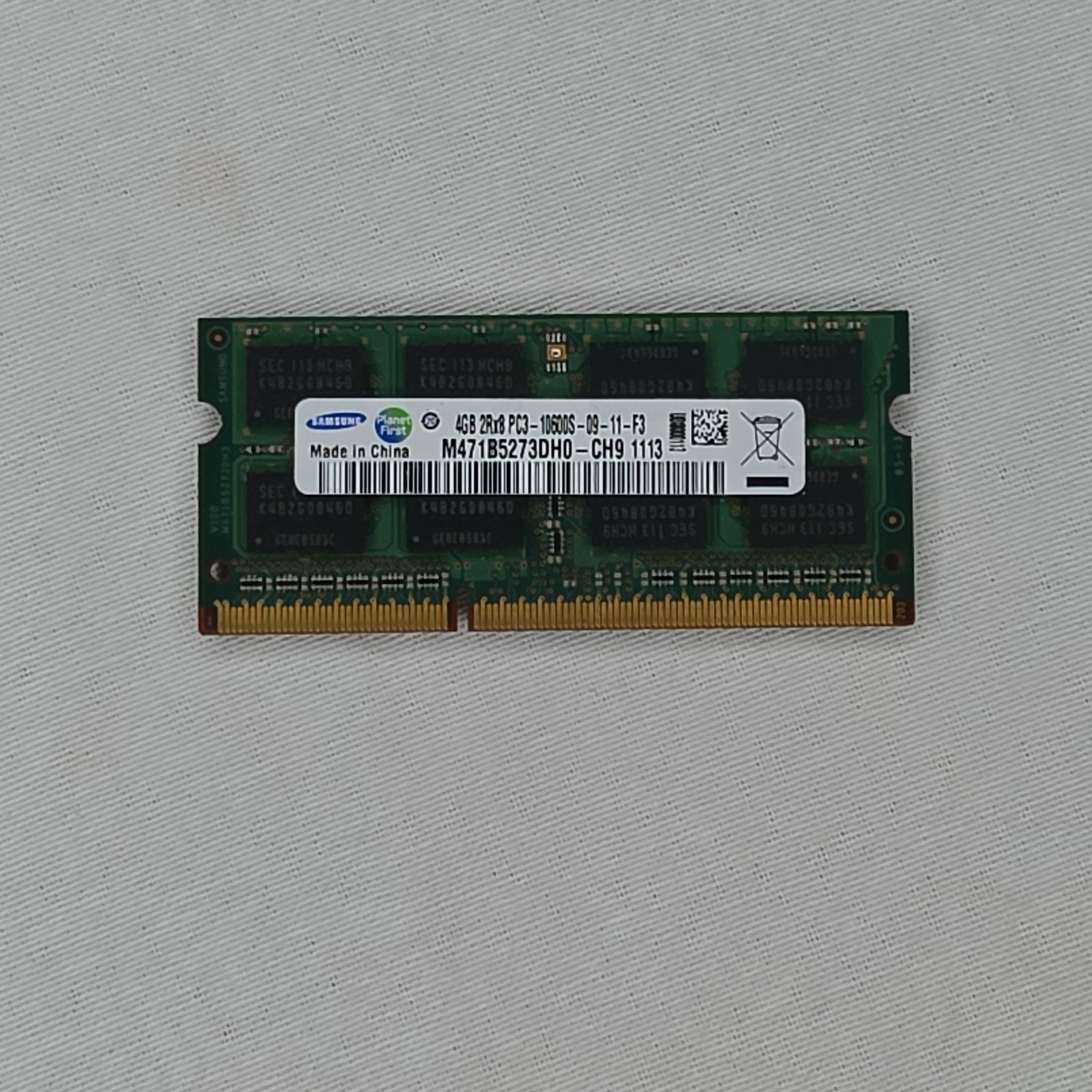 Samsung 4GB DDR3 SO-DIMM PC3-10600S 204-Pin Non-ECC RAM M471B5273DH0-CH9