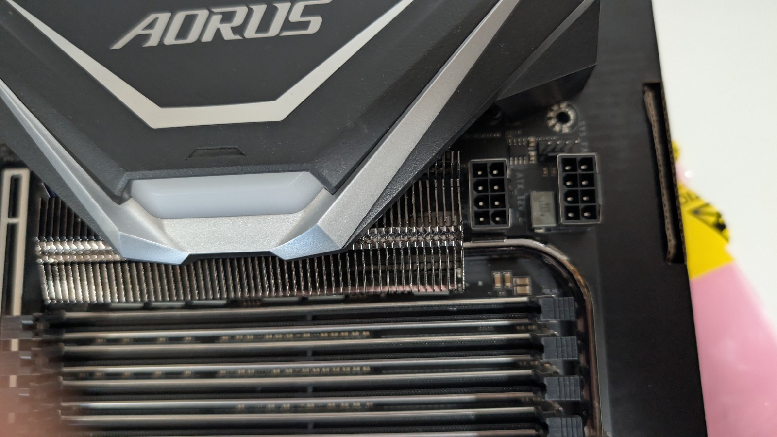 Working ThreadRipper 2920X GIGABYTE X399 AORUS Xtreme Box, Manual, Accessories.