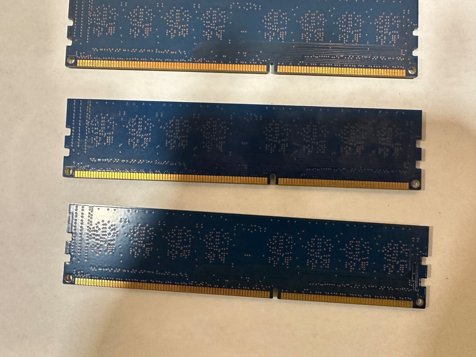 Hynix 2 GB DIMM 1333 MHz DDR3 Memory (HMT325U6CFR8C-H9) 4 pieces 8GB