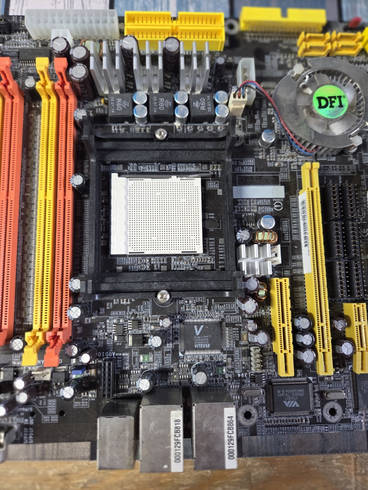 DFI Lanparty NF4 SLI-D Full ATX Socket 939 Tested & Working