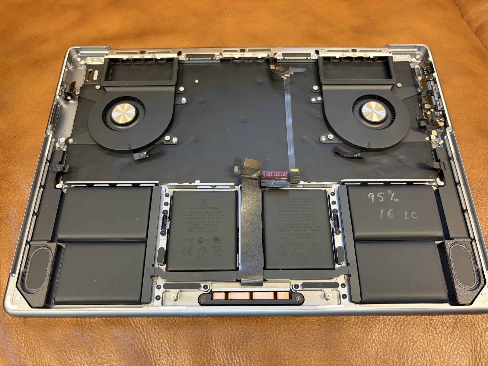 2021 Apple MacBook Pro A2442 Space Gray 14″ TopCase Keyboard Battery Touchpad 75