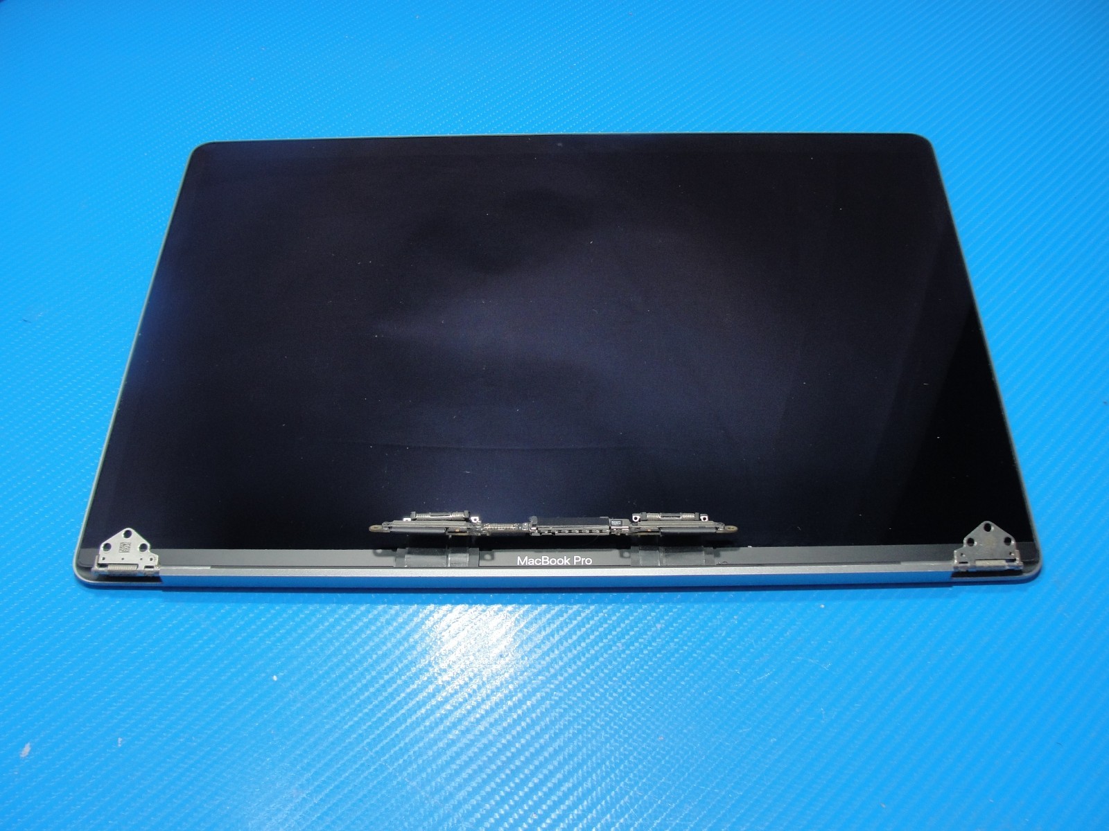 MacBook Pro 15″ A1990 Mid 2018 MR932LL LCD Screen Assembly Gray 661-10355 Read