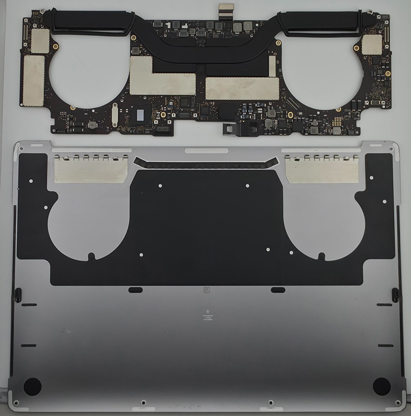 MacBook Pro 15 A1707 2017 Logic Board 2.9GHz i7 16GB 512GB Radeon 560 Touch ID