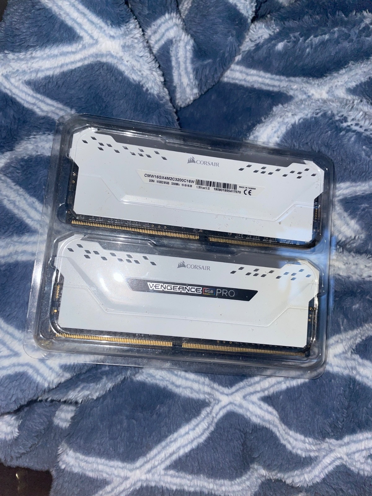 Corsair Vengeance RGB Pro 16GB 2 x 8GB DDR4-3200 PC4-25600 CL16 Dual Channel…