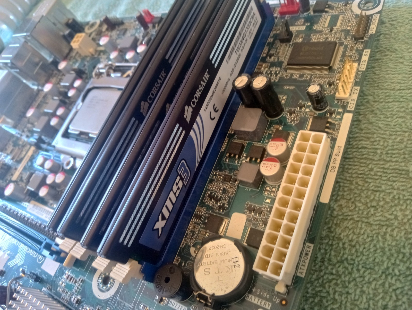 Intel DZ68DB Main Board with Intel i5-2500, 4x XMS3 DDR3