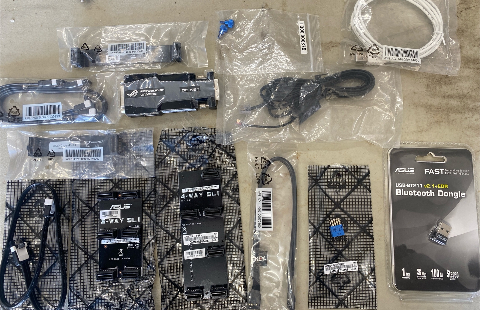 Misc lot ASUS 4Way nVIDIA SLi Bridge Connector REPUBLIC OF GAMERS, OC key