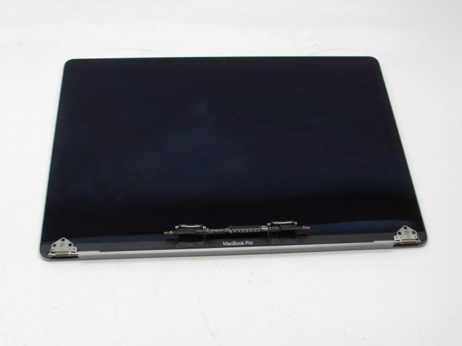 GENUINE APPLE MACBOOK PRO SILVER A1990 2019 15″ LCD SCREEN GRADE B READ