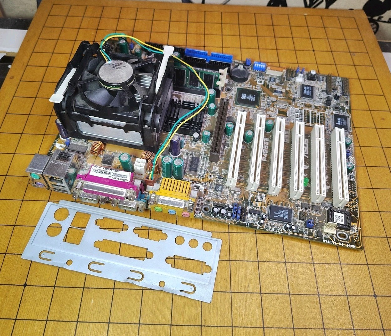ASUS P4S533 REV.1.03 MOTHERBOARD INTEL PENTIUM 4 2.40GHZ SL6D7 (4154) PCI AGP IO
