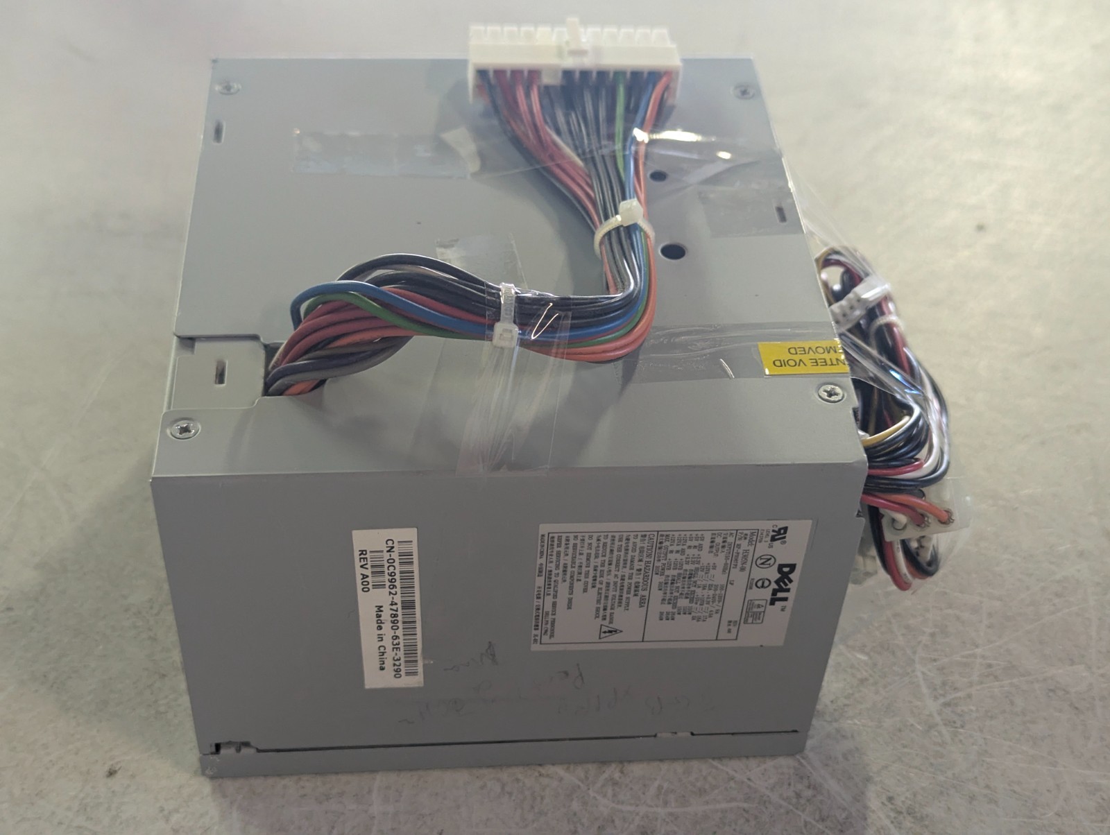 Dell H305N-00 HP-P3067F3 CN-0C9962 305W ATX Power Supply SATA Molex