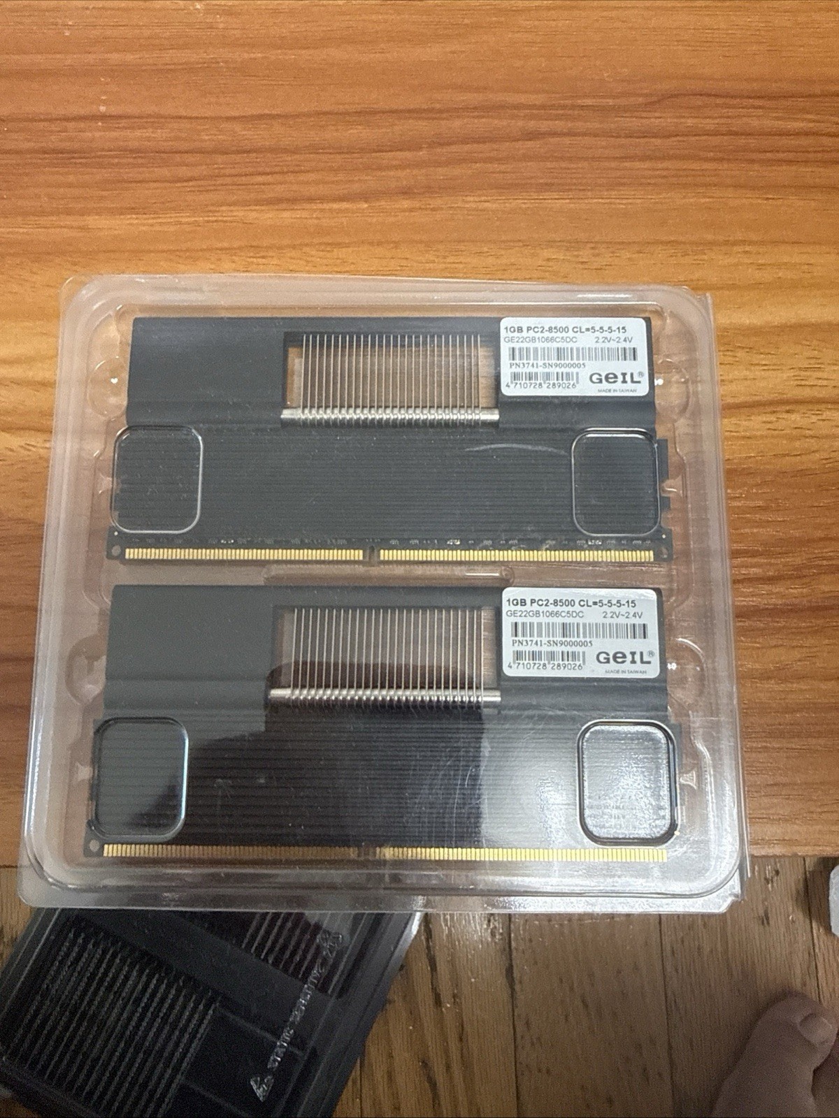 GeIL 2GB (2x1GB) DDR2-1066 PC2-8500 240-Pin DIMM RAM Unbuffered