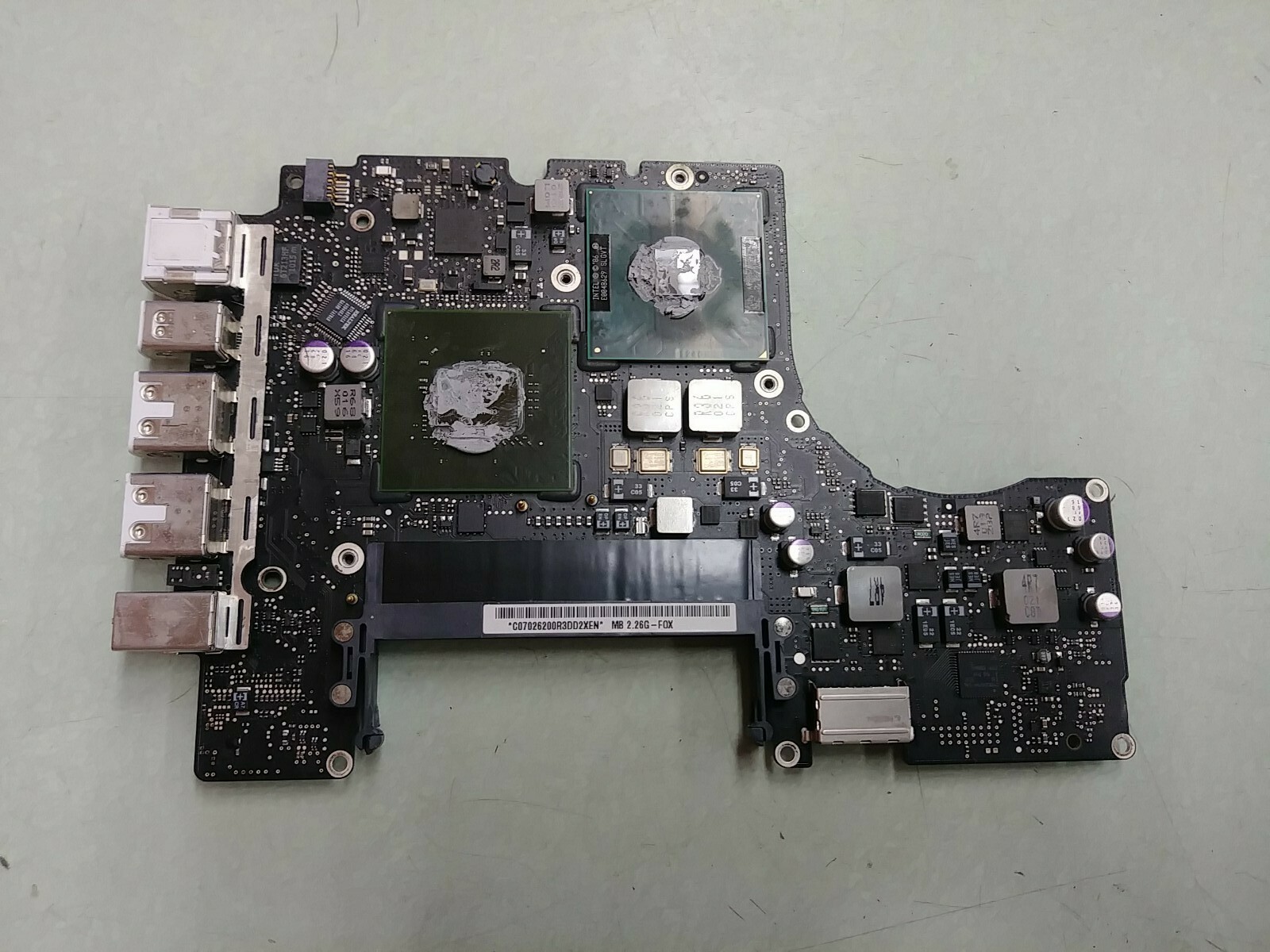 Apple MacBook A1342 13″ 2010 Intel Core 2 Duo 2.26GHz Motherboard 820-2883-A