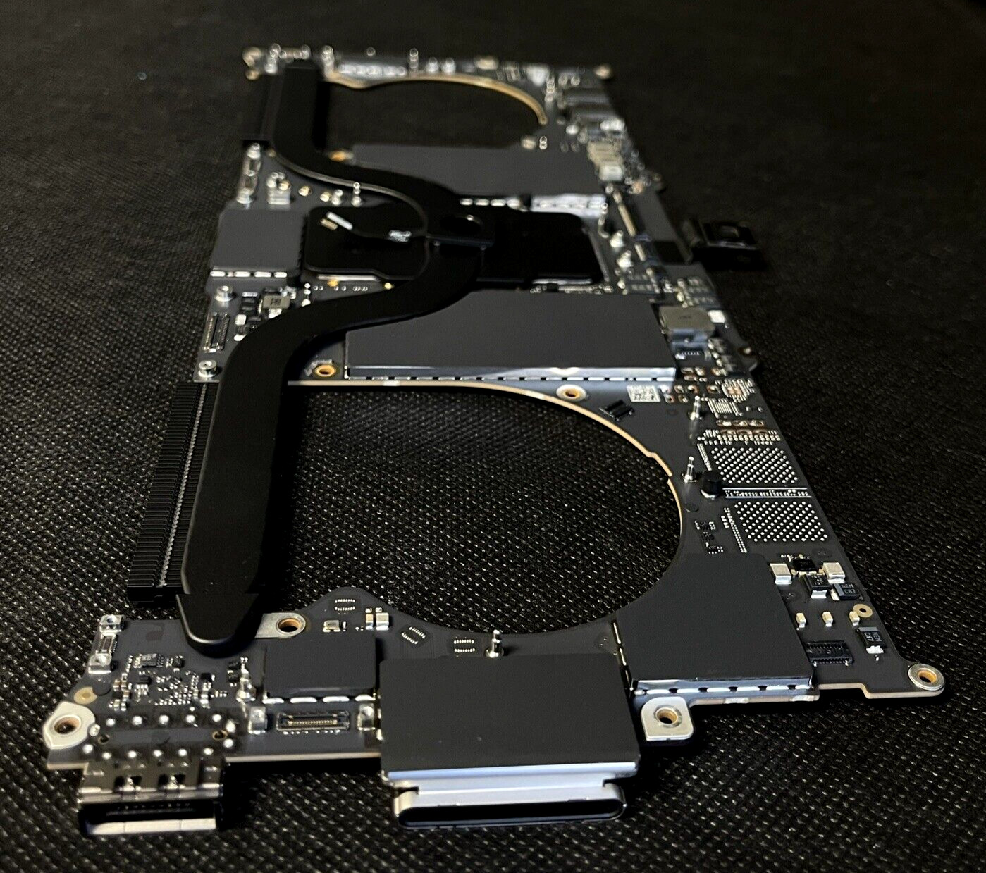 A2442 Apple MacBook Pro 14″ M1 Pro (2021) – Logic Board 16GB, 1TB – (661-21276)