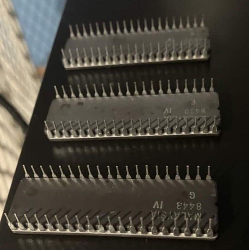 Many Used Vintage Computer Chips – some corrosion -untested