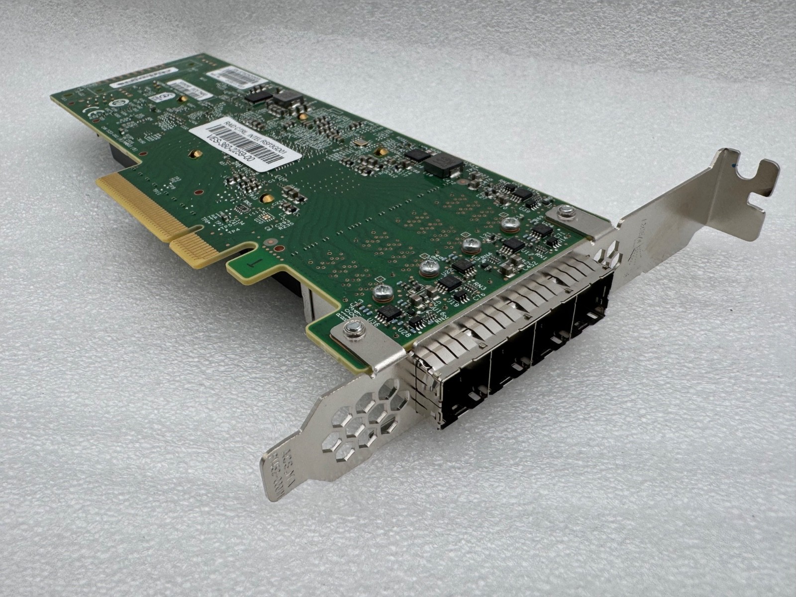 Intel RSP3GD016J Broadcom LSI 9400-16e SATA / SAS PCI-E x8 12Gbps Tri-Mode HBA