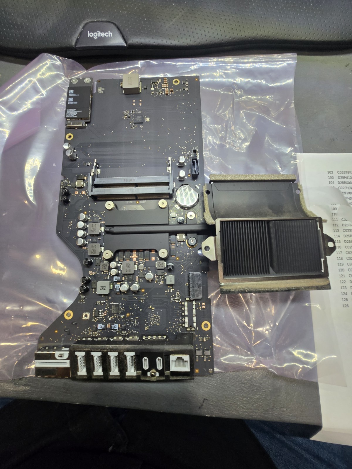 Apple iMac 21.5″ A1418 Mid 2017 i5-7360U 2.3GHz Iris 640 Logic Board 820-00629-A