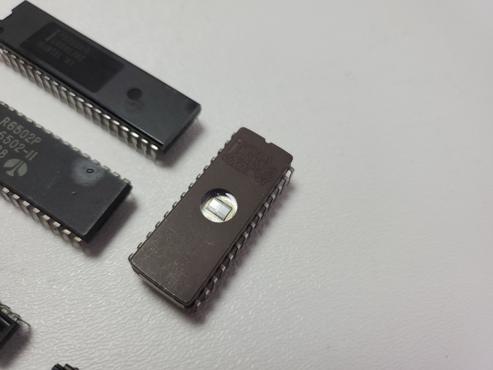 Assorted Components A1489PC A1488PC 74HC138 74HC32 MC74HC132N R6502P PACK OF 12