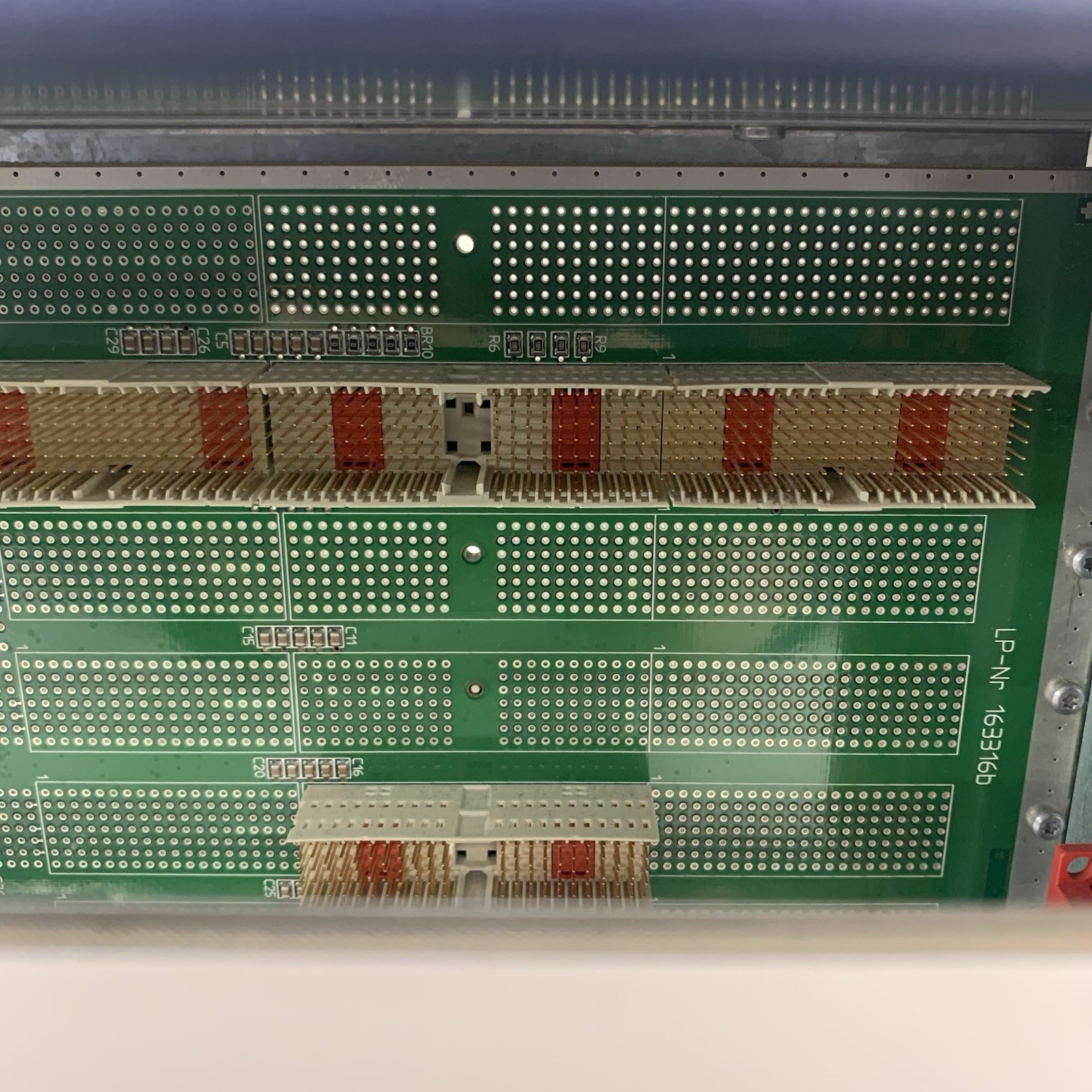 Siemens Hipath 4000 Communications Server Frame Chassis No Boards No PSUs