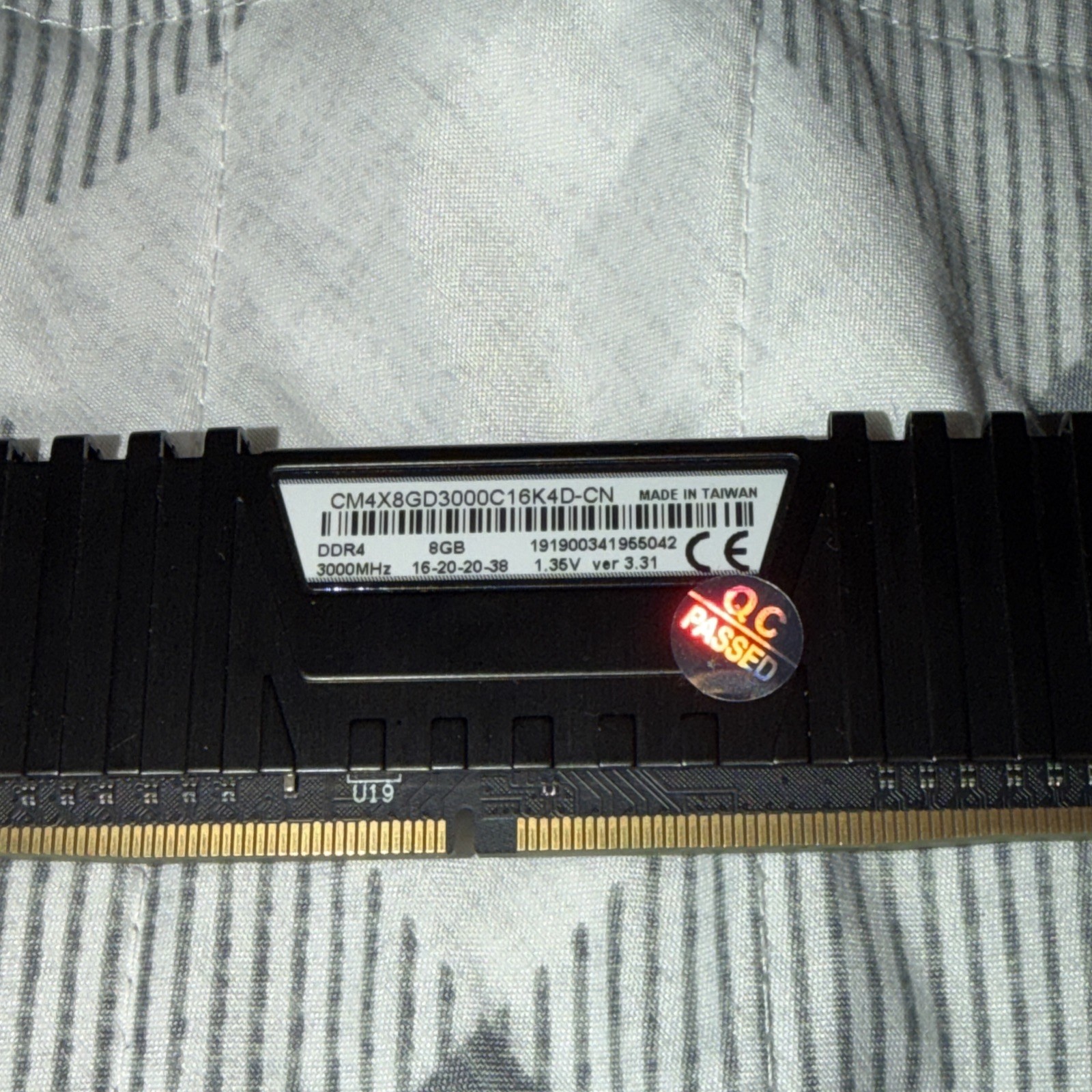 Corsair 8GB DDR4 3000 Desktop DIMM RAM VENGEANCE LPX XMP PC4-24000 288pin