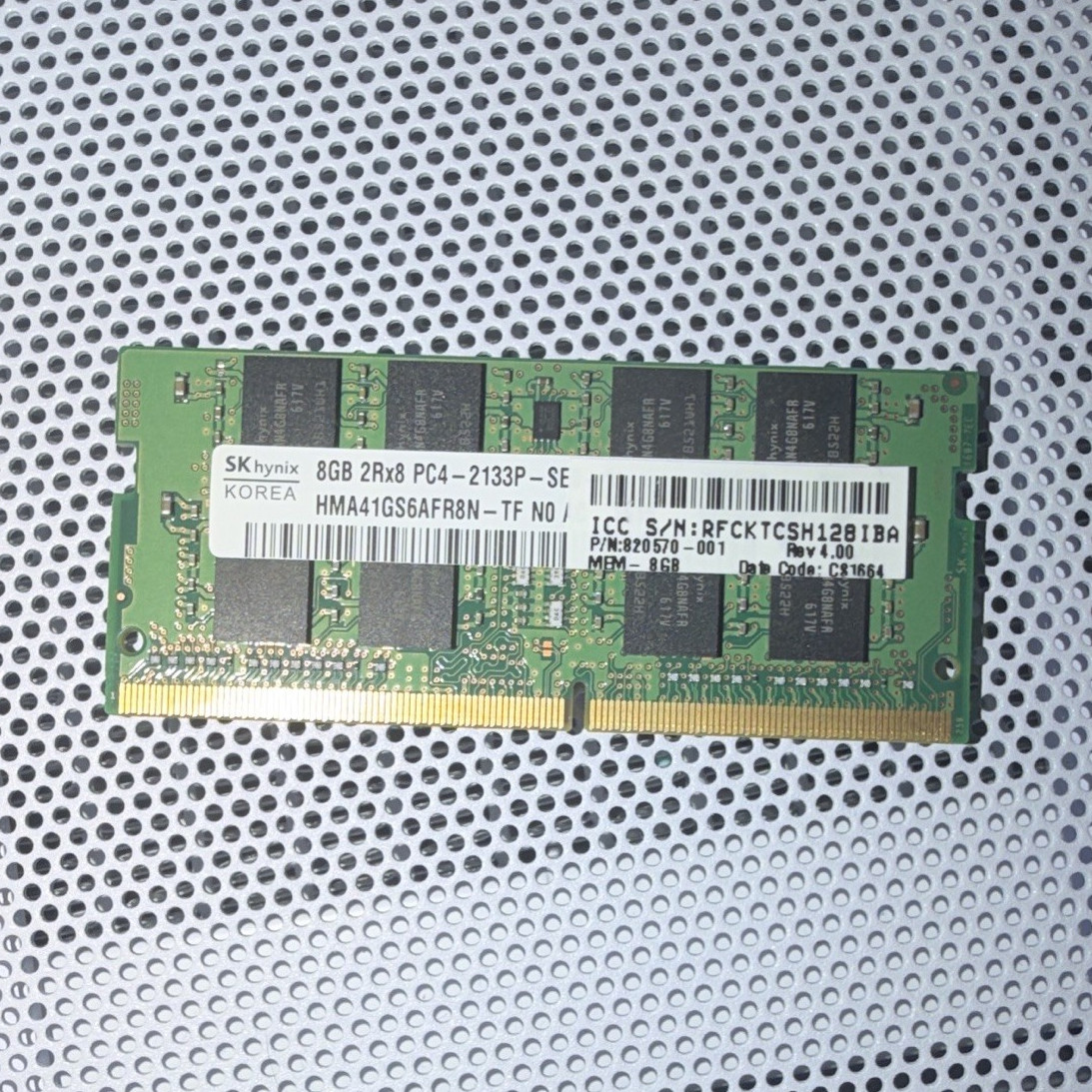 SK hynix 8GB DDR4 SO-DIMM Unbuffered PC4-2133P 260-Pin HMA41GS6AFR8N-TF