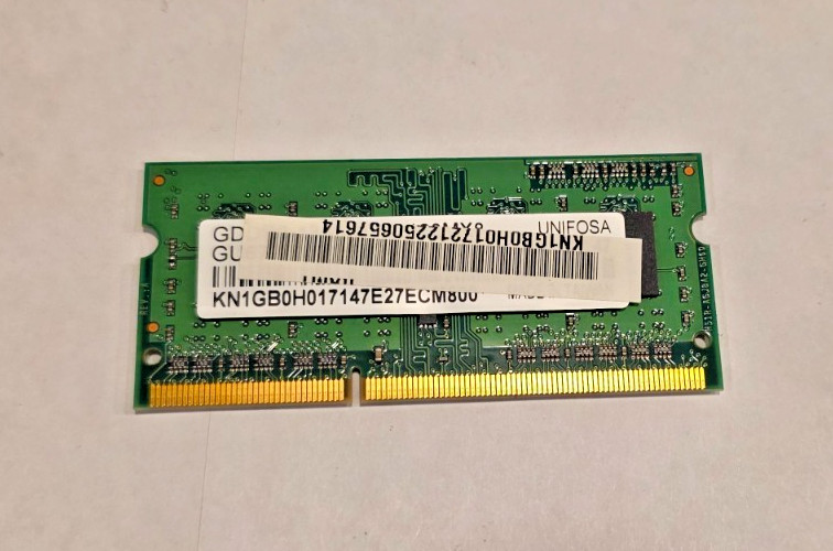 GU672203EP0200 GENUINE UNIFOSA LAPTOP MEMORY 1GB GDDR3-1333 128MX8 (CA67)