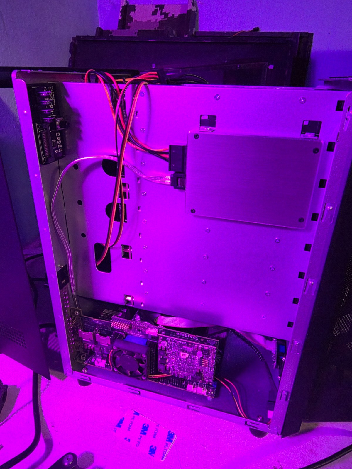 8 bay NAS case with hotswap mini-ITX. Better than QNAP Synology Orico
