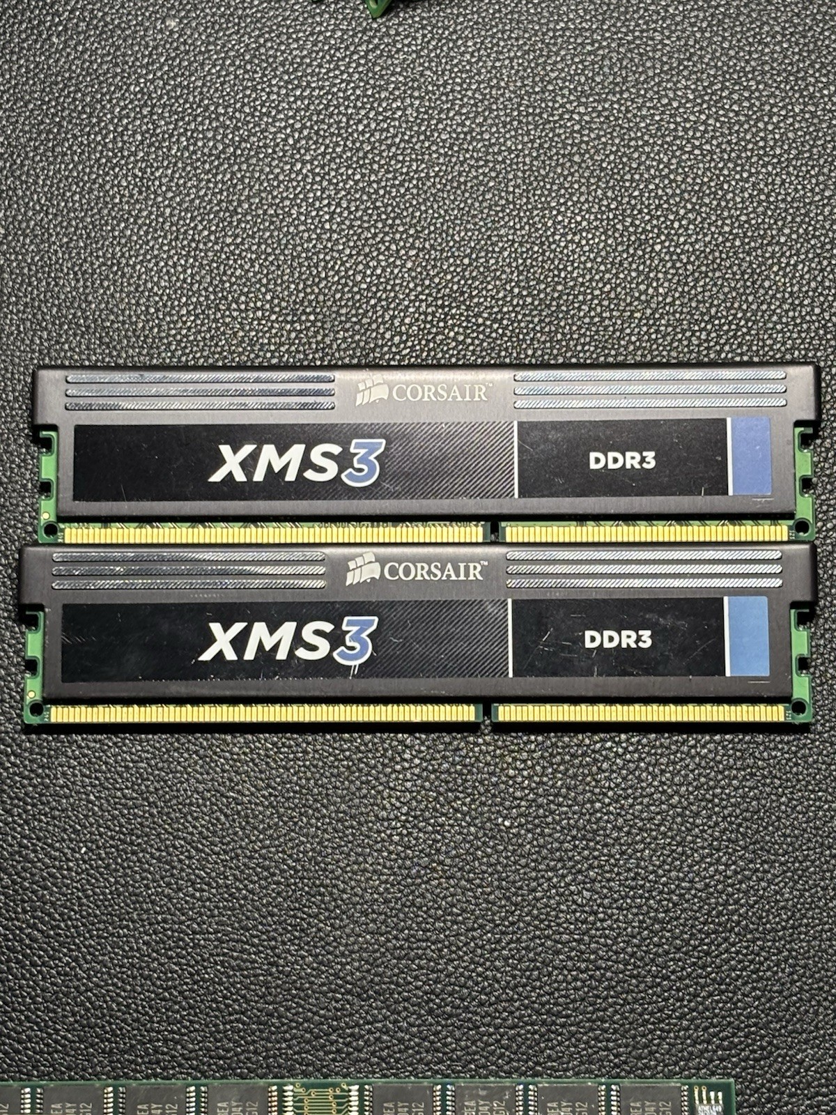 CORSAIR XMS3 8GB KIT (4GBX2) DDR3-1600MHz PC3-12800 1.5V CMX8GX3M2A1600C9