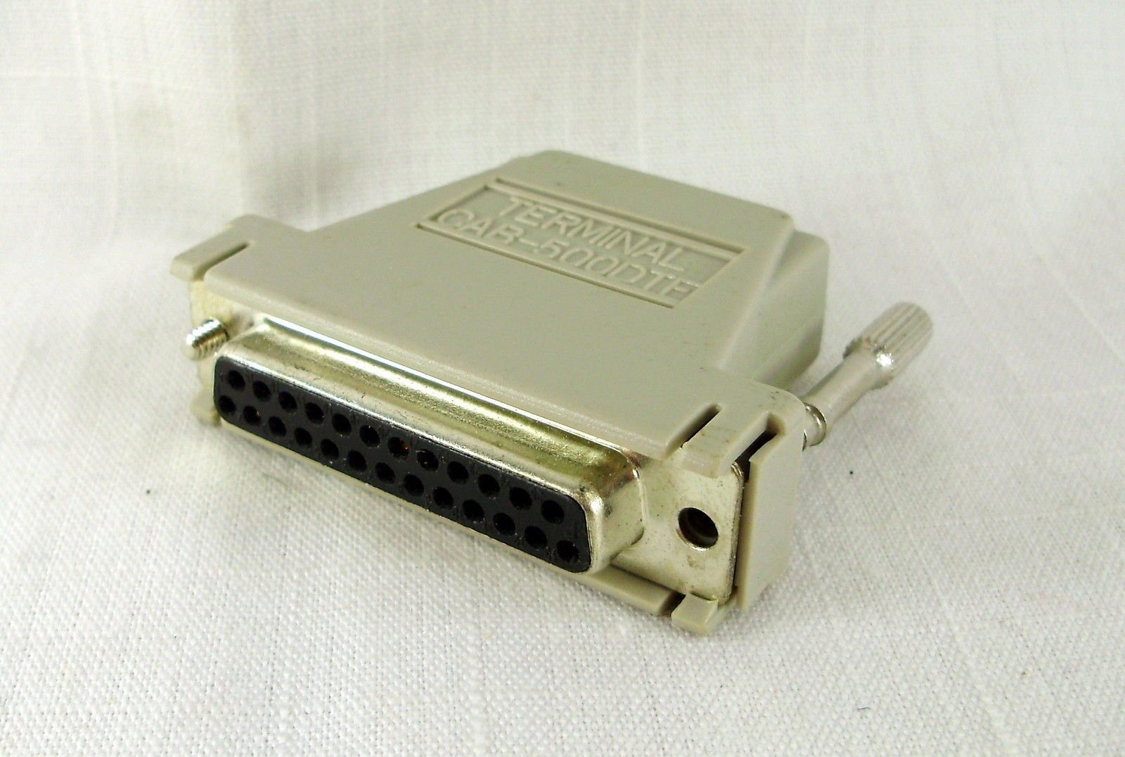Cisco 29-0810-01 CAB-500DTF DB25F to RJ45 Female Terminal Adapter Beige.