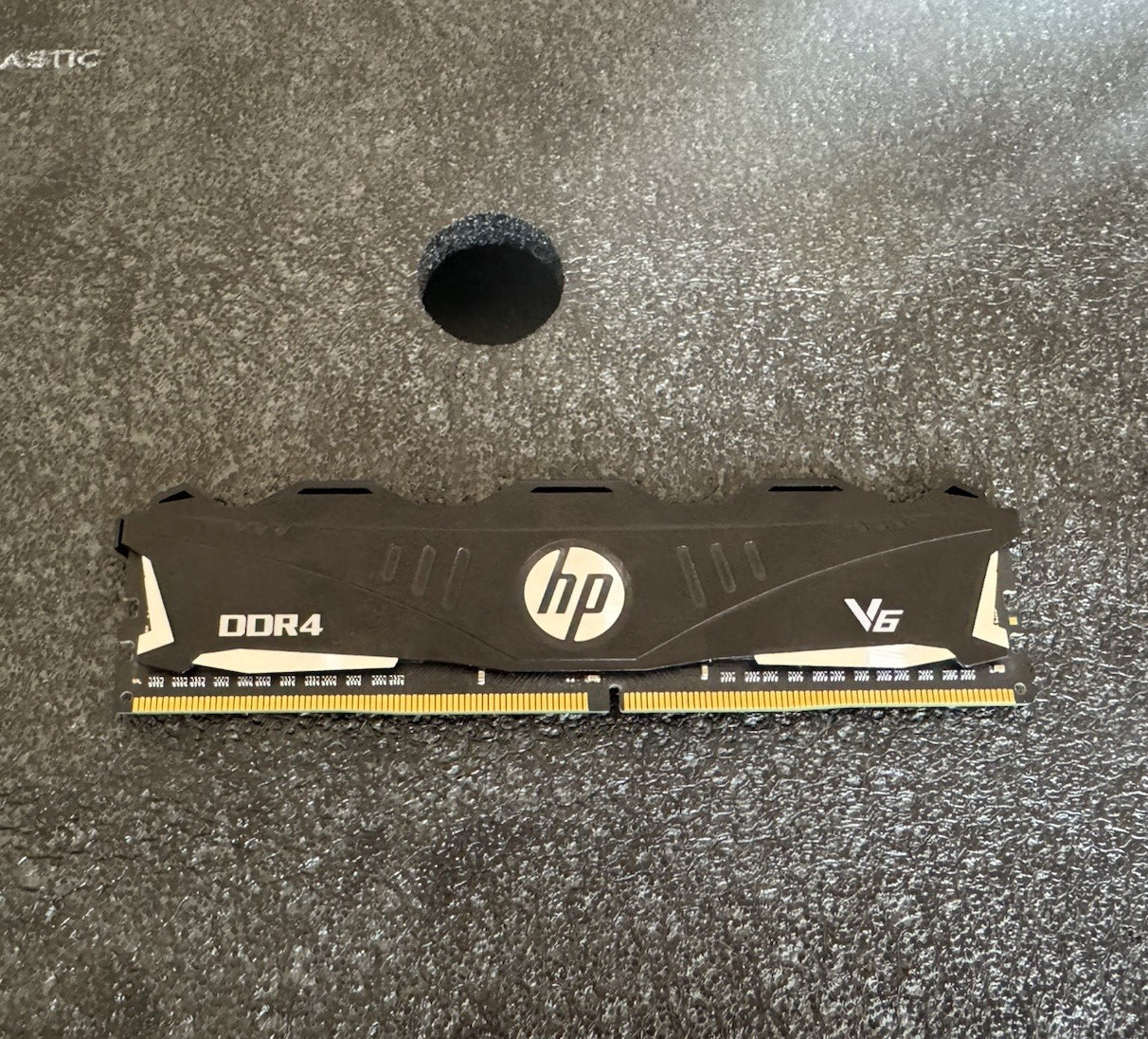 HP V6 8GB (1x8GB) DDR4 SDRAM DIMM PC4-3000 288-Pin Unbuffered
