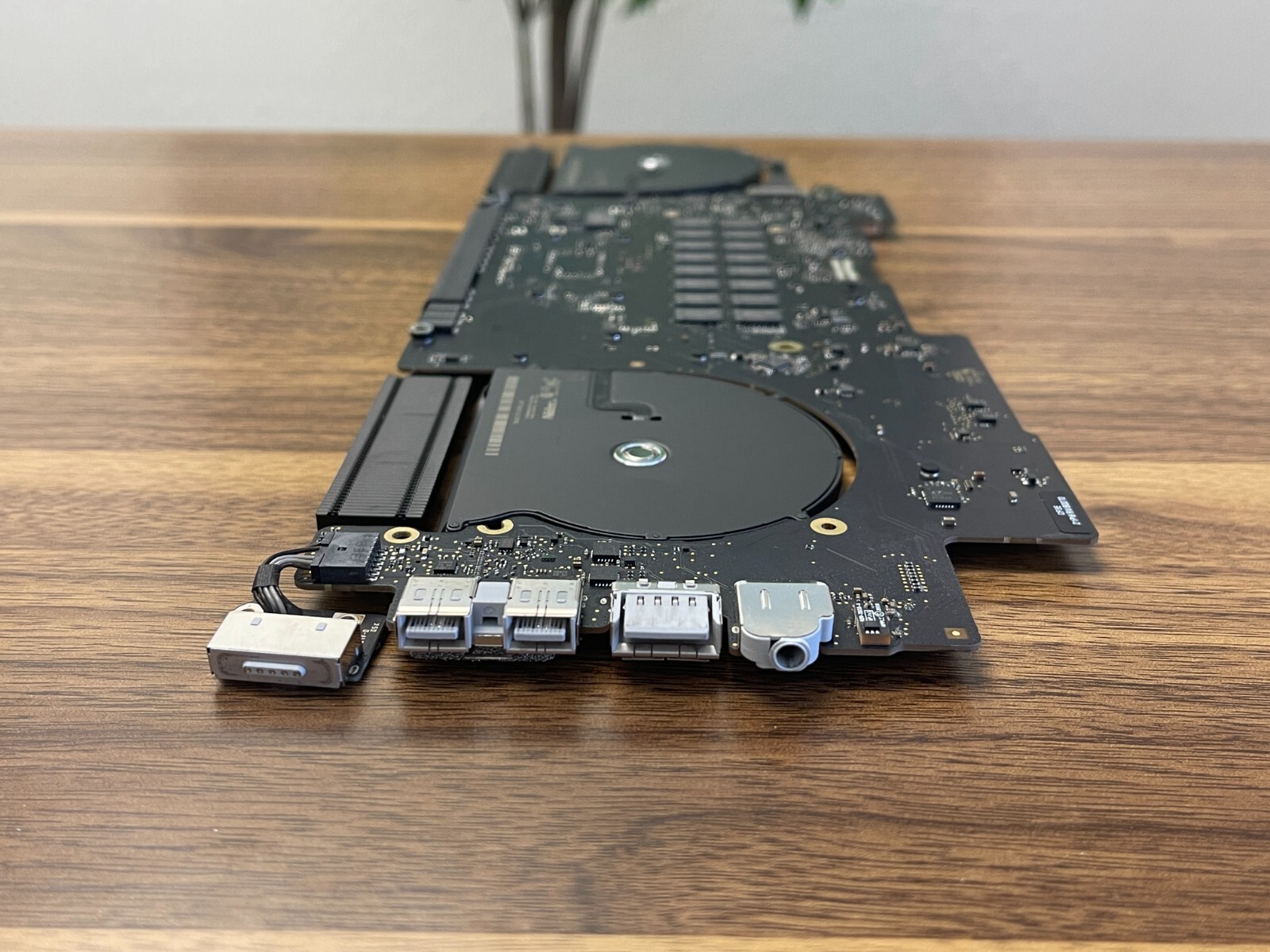 Apple MacBook Pro 2015 15 A1398 i7 2.2GHZ 16GB Logic Board Motherboard 661-02524