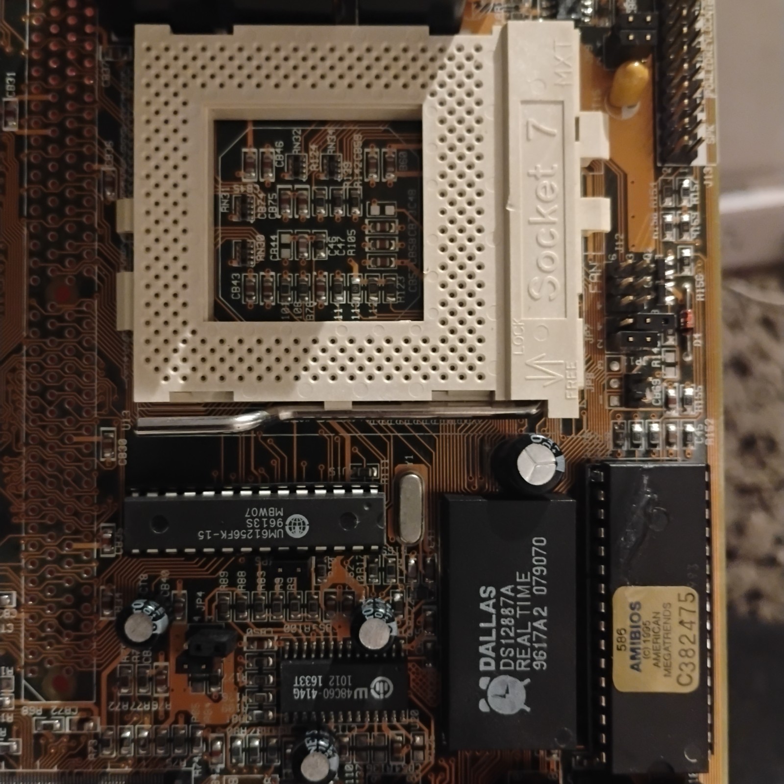 Vintage Socket 7 @ Motherboard Intel SB82371SB Pentium PCI ISA SIMM Retro PC DOS