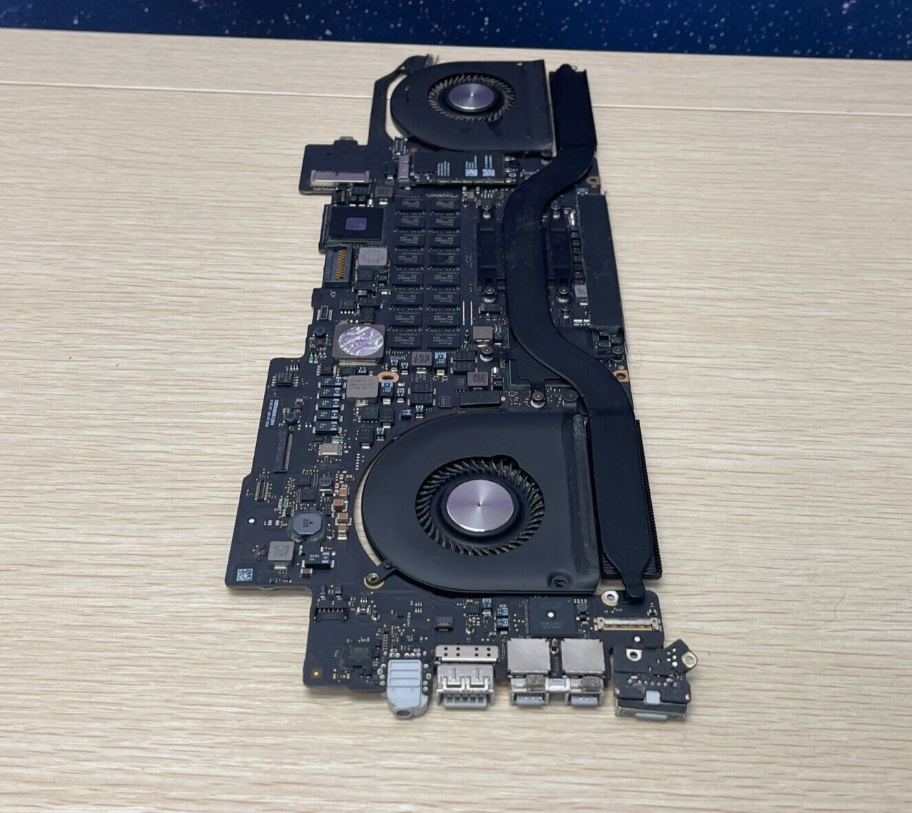 Apple MacBook Pro 15″ Late 2013 A1398 i7 2.3GHZ 16GB Logic Board 820-3787-A