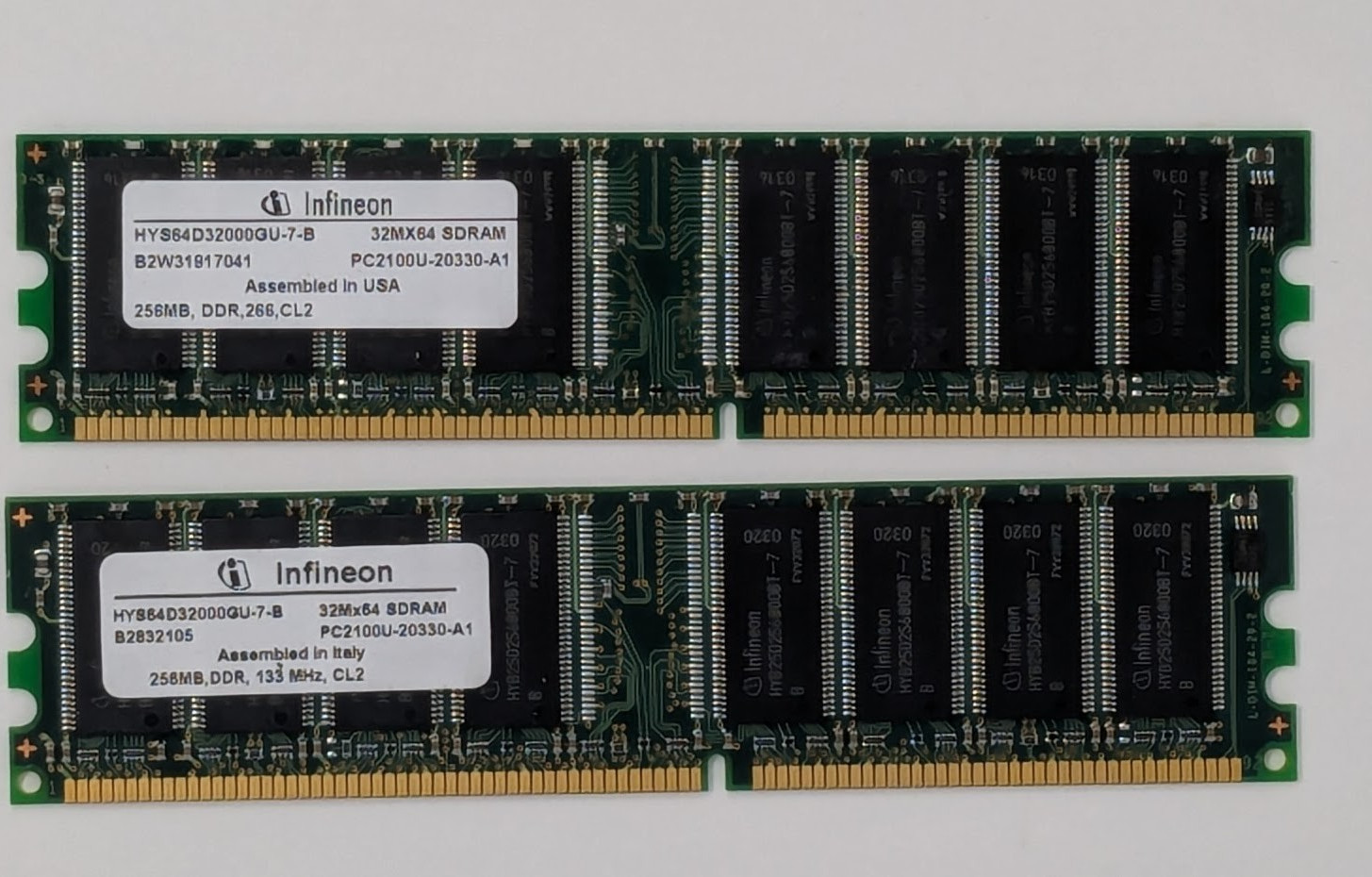 Infineon HYS64D32000GU-7-B 2x 256 MB SDRAM 512 MB Kit DDR 266 CL2